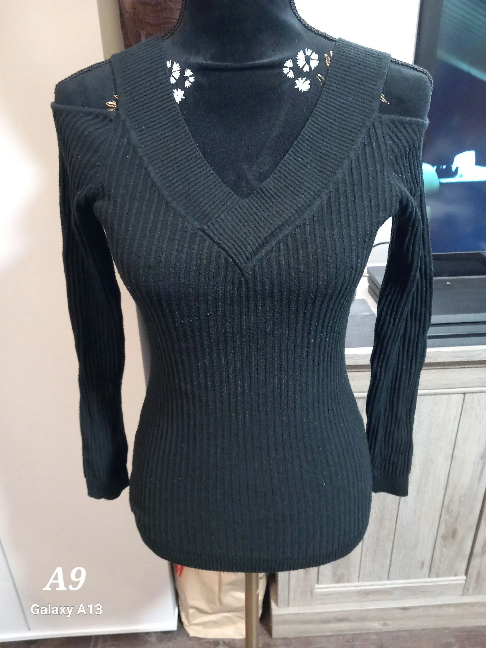 Magnifique Pull Côtelé Noir - Épaules Dénudées - Taille XS